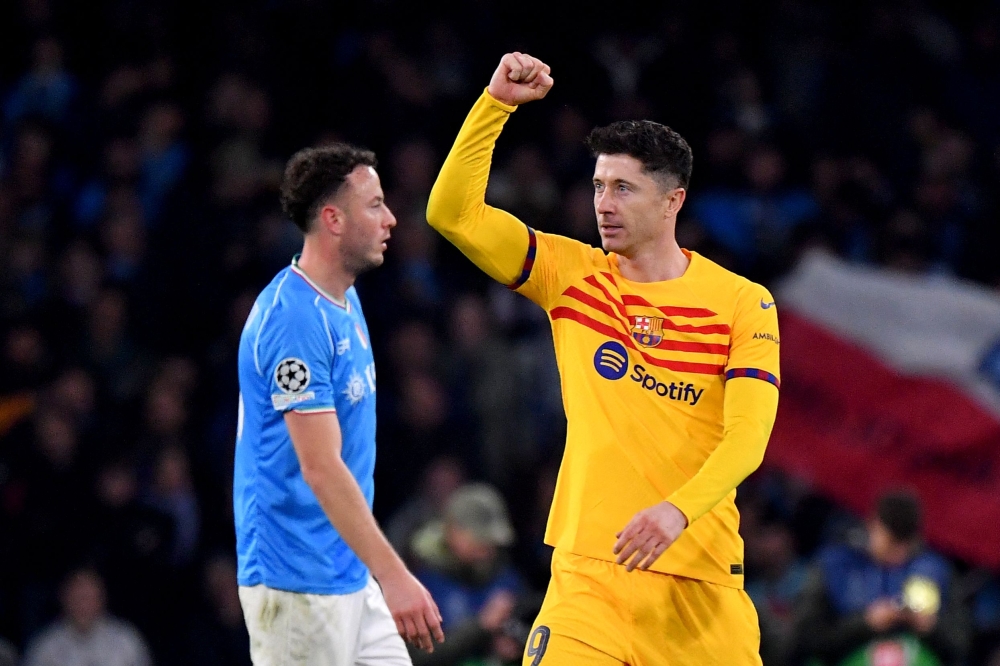 Barcelona's Polish forward #09 Robert Lewandowski (R) celebrates after scoring a goal during the UEFA Champions League round of 16 first Leg football match between Napoli and Barcelona at the Diego-Armando-Maradona stadium in Naples on February 21, 2024. Photo by Tiziana FABI / AFP