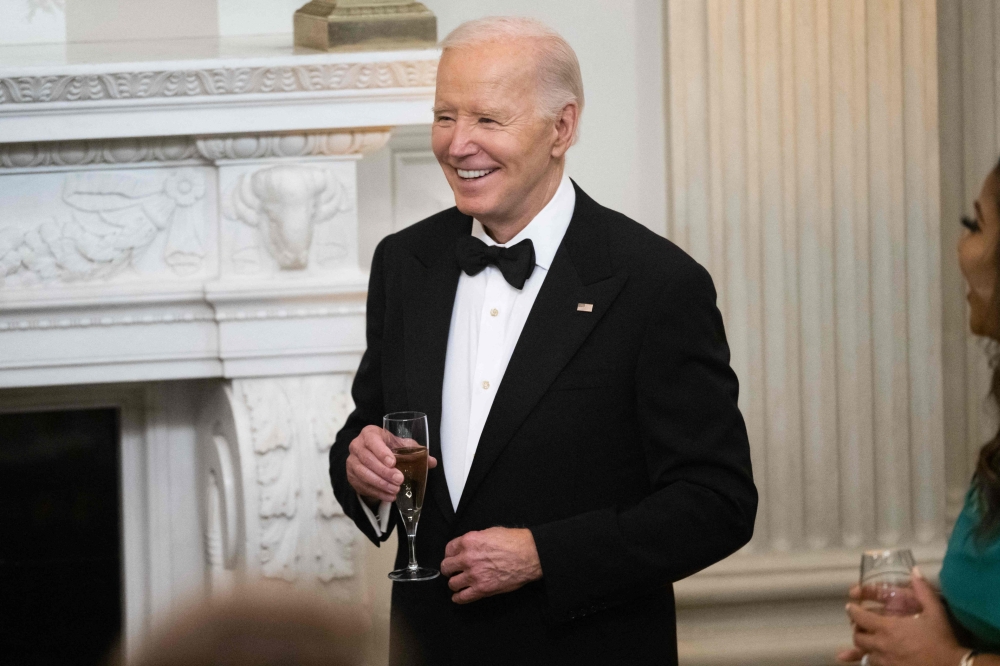 US President Joe Biden hosts US governors and their spouses for a black-tie dinner following the National Governors Association meetings in the State Dining Room of the White House in Washington, DC, February 24, 2024. (Photo by SAUL LOEB / AFP)
