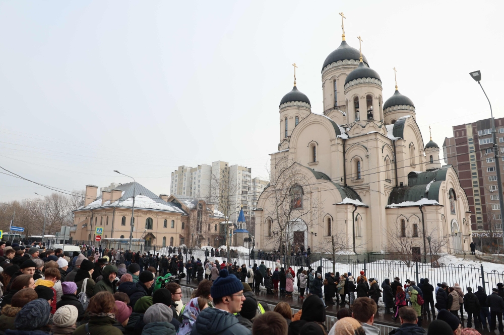 Mourners crowd outside the Mother of God Quench My Sorrows church ahead of a funeral service for late Russian opposition leader Alexei Navalny, in Moscow's district of Maryino on March 1, 2024. (Photo by STRINGER / AFP)
