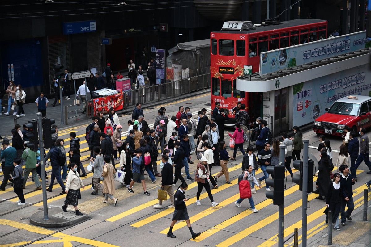 People cross an intersection at Hong Kong business district. File photo for representational purposes only.