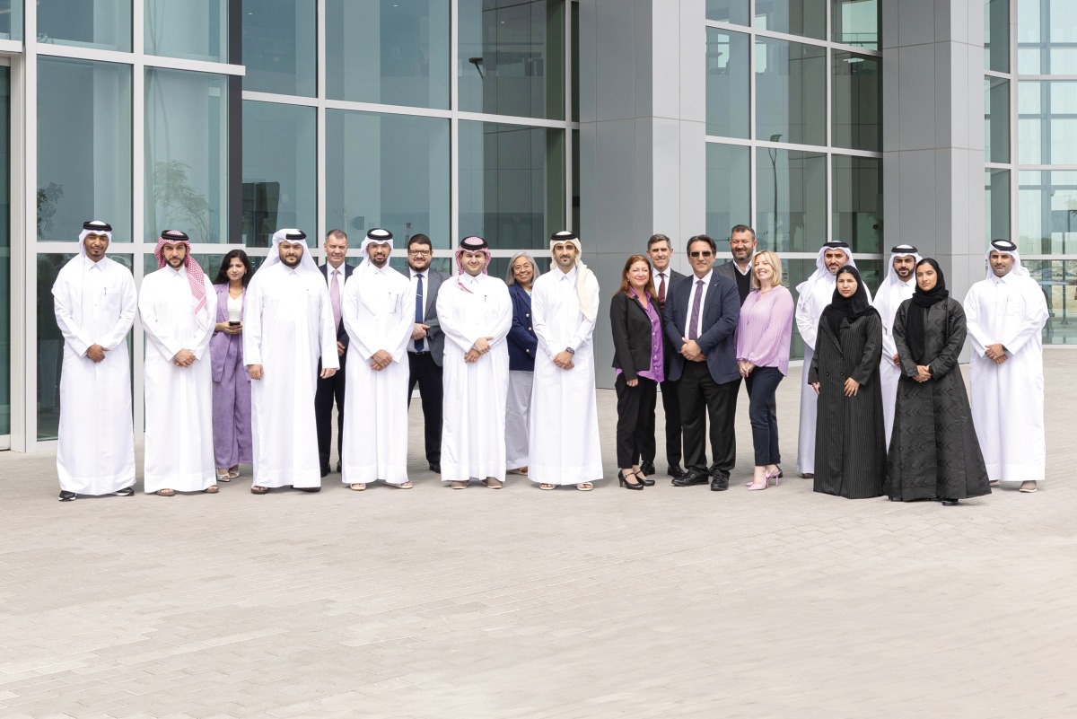 Qatar Airways officials and the graduate pilots. 