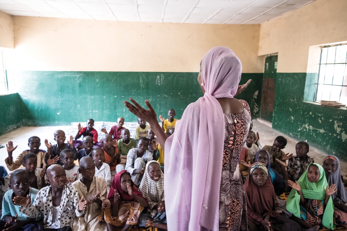IRC learning facilitator Fatima teaches out of school children in Maiduguri, northeast Nigeria, as part of EAAEACIRC’s Education in Emergencies programming.