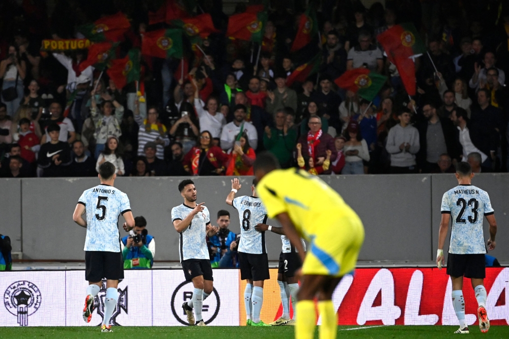 Portugal's forward #09 Goncalo Ramos (2L) celebrates scoring his team's fifth goal during the international friendly football match between Portugal and Sweden at the Dom Afonso Henriques stadium in Guimaraes, on March 21, 2024. (Photo by MIGUEL RIOPA / AFP)
