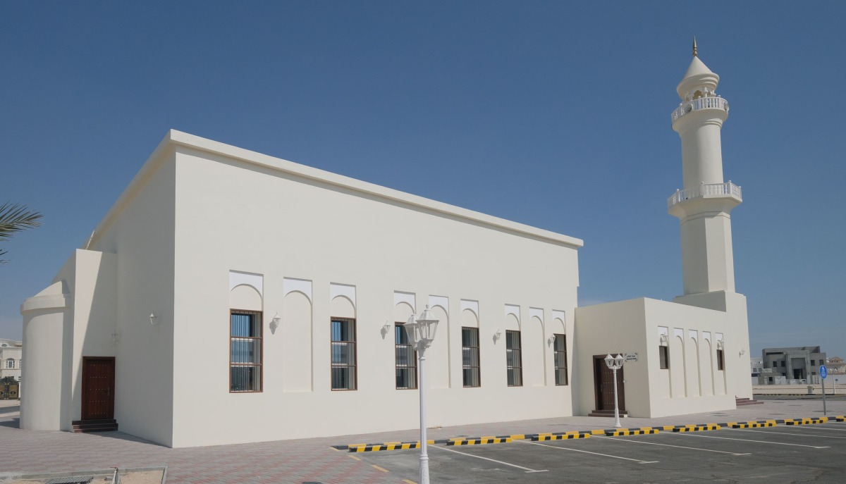 The new grand mosque in the Rawdat Al-Hamamah area, spanning an area of (4453) square meters.