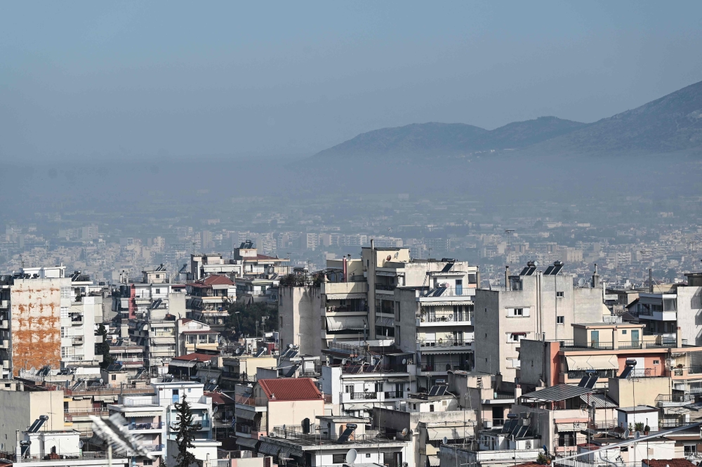 Thessaloniki, Greece, shrouded in haze on April 1, 2024. Photo by Sakis MITROLIDIS / AFP.