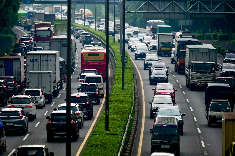 Motorists drive on the freeway leading into and out of downtown Jakarta on April 4, 2024. (Photo by Bay Ismoyo / AFP)