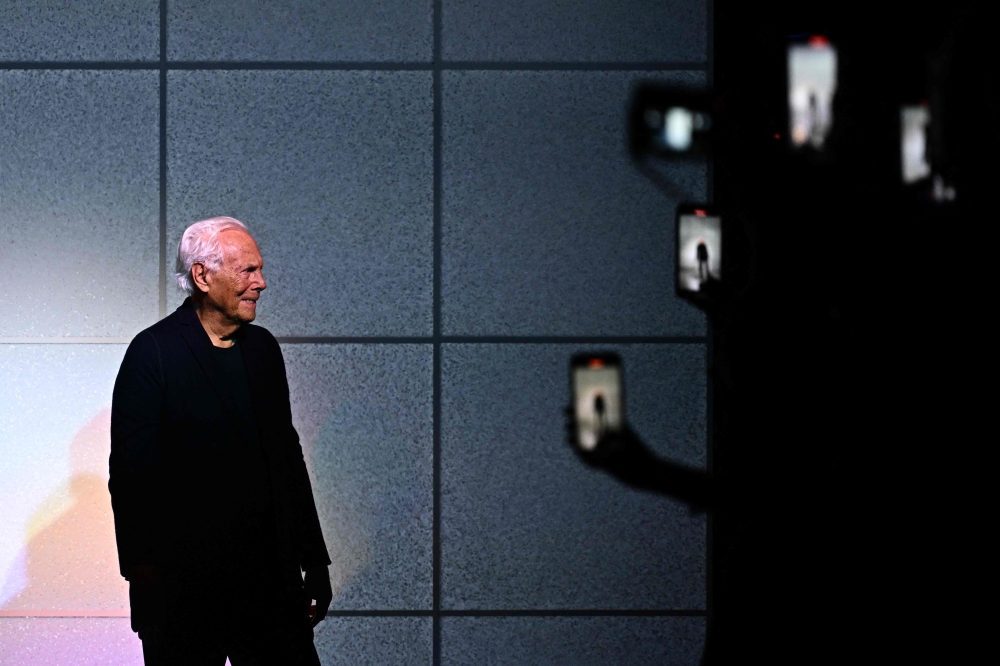(FILES) Italian designer Giorgio Armani greets the audience at the end of his collection show at the Milan Fashion Week Womenswear Autumn/Winter 2024-2025 on February 25, 2024 in Milan. (Photo by GABRIEL BOUYS / AFP)

