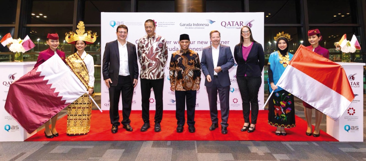 Irfan Setiaputra, Garuda Indonesia President & CEO, Ambassador of Indonesia to Qatar, H E Ridwan Hassan, along with other officials from HIA and Qatar Airways and Garuda Indonesia during the inaugural flight.