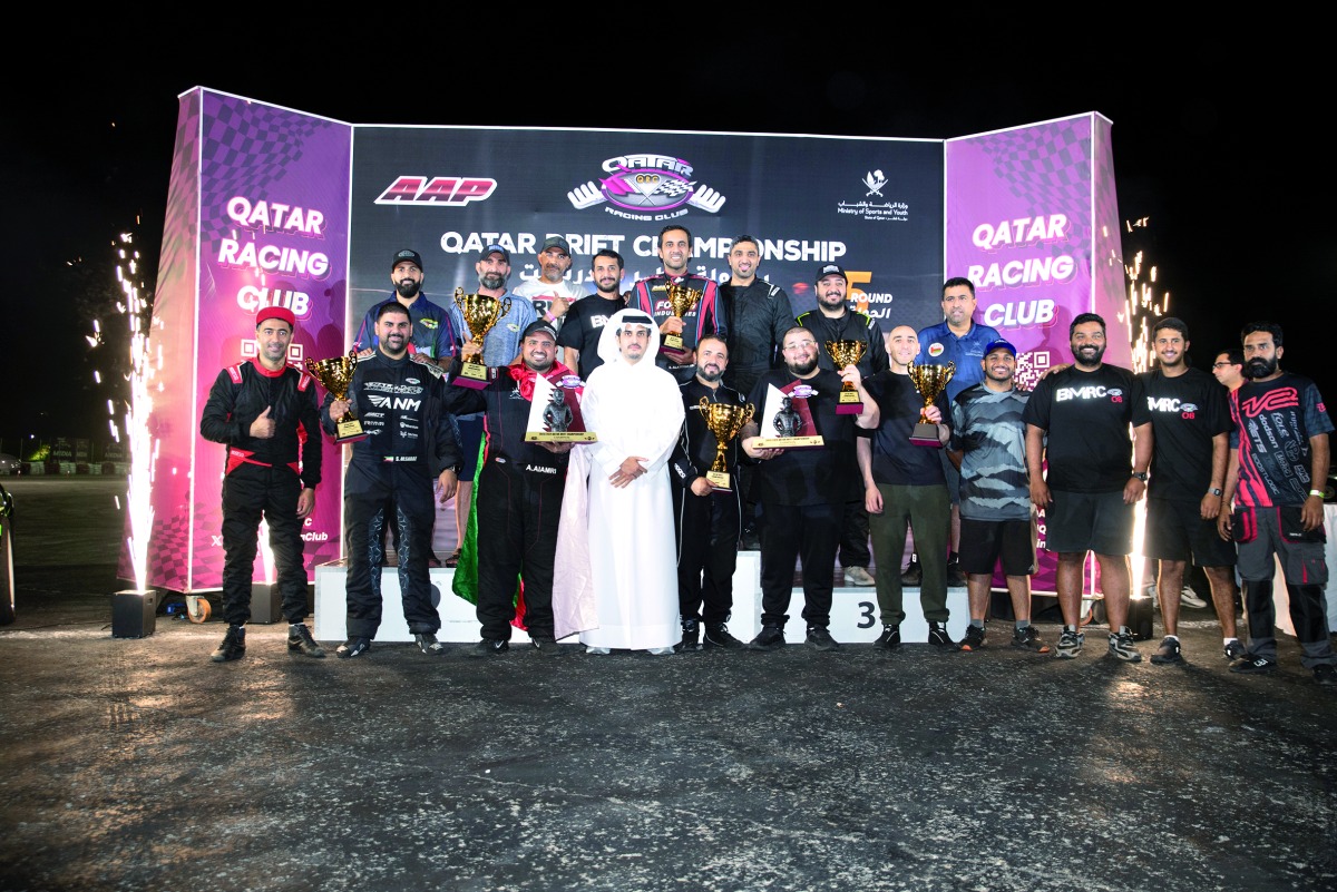 QRC Director Sheikh Jabor bin Khalid Al Thani poses for a group photo with the podium winners. 