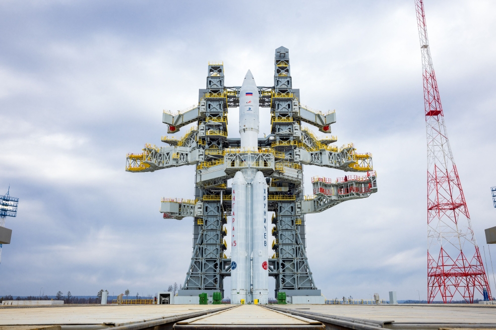 This handout picture released by the Russian Roscosmos space agency on April 10, 2024 shows a heavy-class Angara-A5 rocket at the launch pad of the Vostochny cosmodrome in the Amur region. (Photo by Handout / ROSCOSMOS / AFP) 