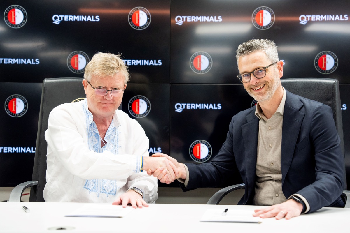 Neville Bissett, Group CEO of QTerminals, and Ruud van der Knaap, Feyenoord’s CCO, at the ceremony.