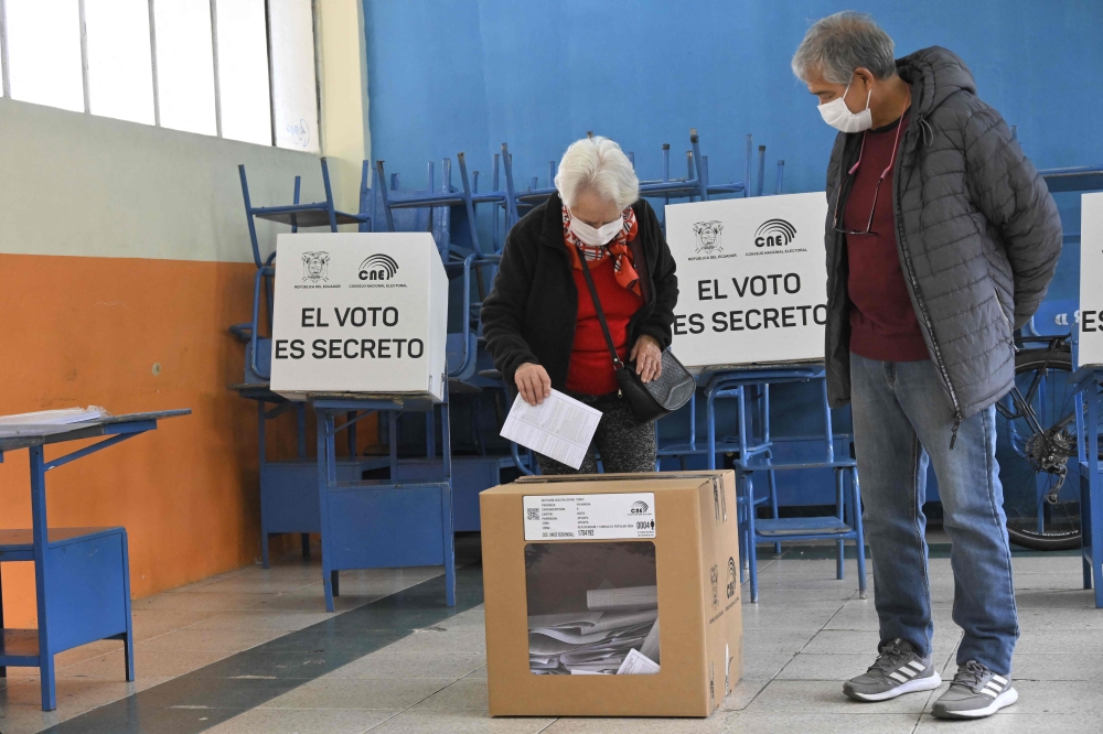 An elederly woman casts her vote at a polling station during a referendum on tougher measures against organized crime in Quito on April 21, 2024. (Photo by Rodrigo Buendia / AFP)