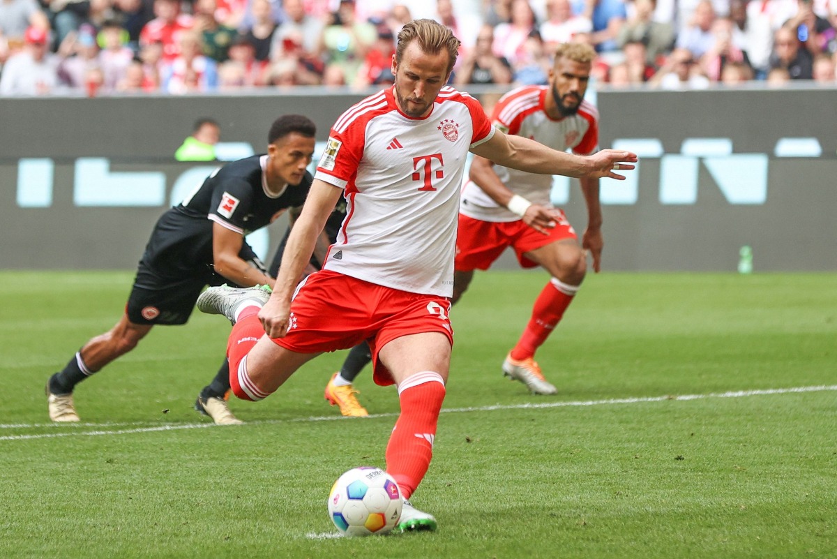Bayern Munich's English forward #09 Harry Kane scores the 2-1 goal from the penalty spot during the German first division Bundesliga football match between FC Bayern Munich and Eintracht Frankfurt in Munich, southern Germany on April 27, 2024. (Photo by ALEXANDRA BEIER / AFP)