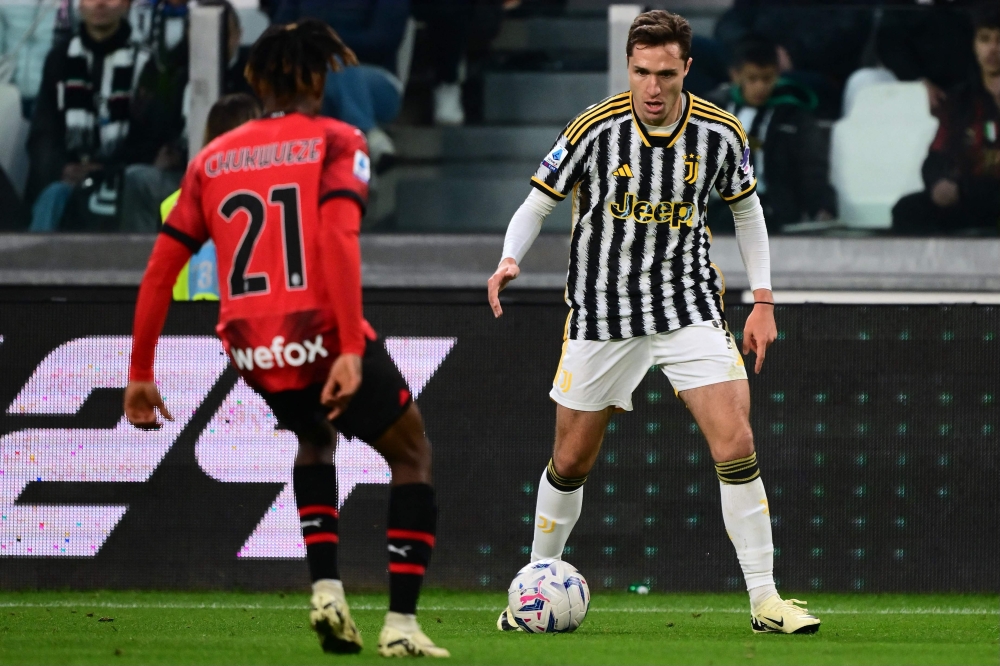 Juventus' Italian forward #07 Federico Chiesa controls the ball during the Italian Serie A football match between Juventus and AC Milan at The Allianz Stadium in Turin on April 27, 2024. (Photo by MARCO BERTORELLO / AFP)
