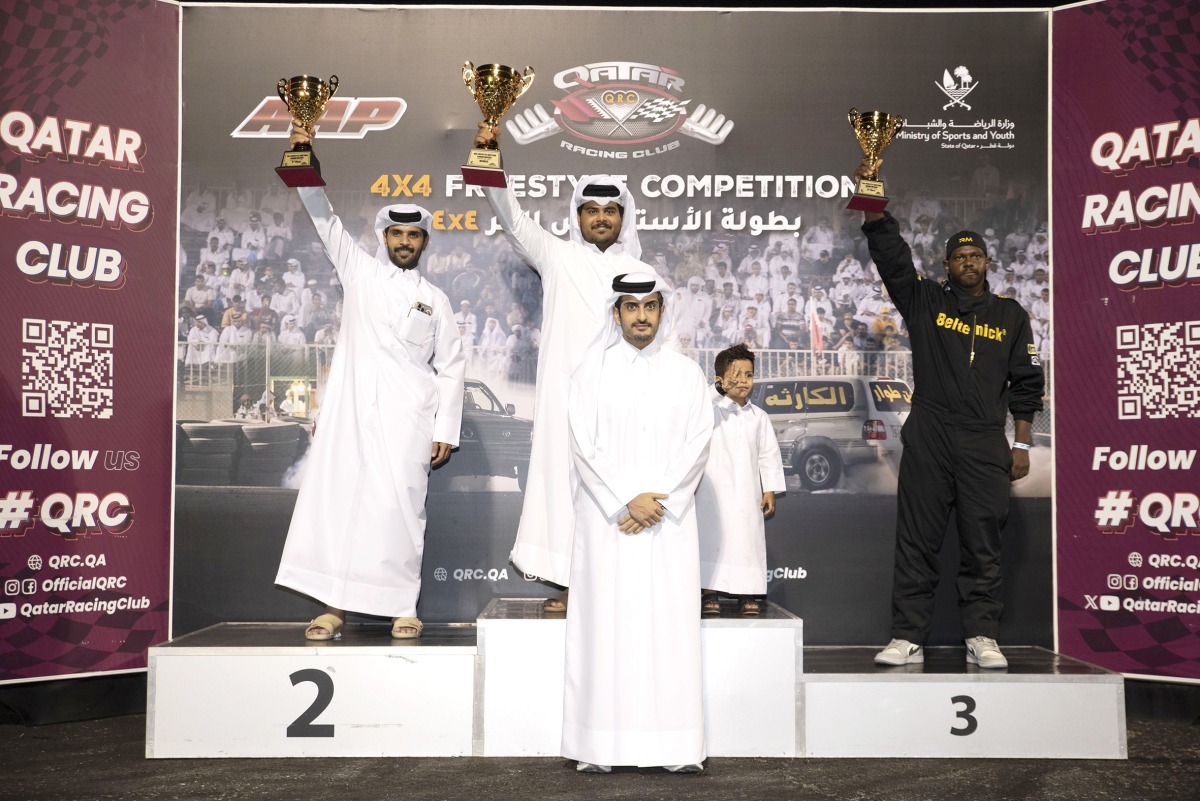 QRC Director Sheikh Jabor bin Khalid Al Thani crowned the podium winners of the fourth round.