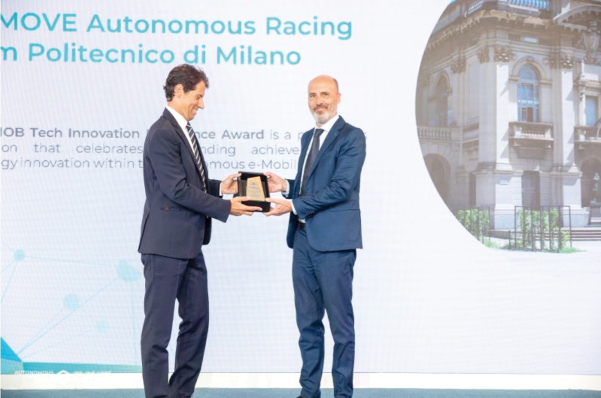Ambassador of Italy to the State of Qatar H E Paolo Toschi (left)awarding Prof Sergio Savaresi of Polytechnic University of Milan the AEMOB Tech Innovation Excellence Award.