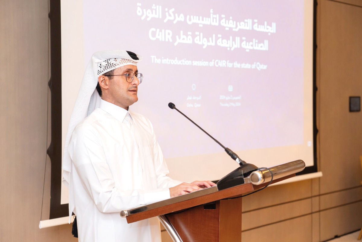 An official speaking during the introductory session.