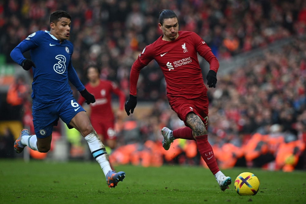 Chelsea's Brazilian defender Thiago Silva (left) fights for the ball with Liverpool's Uruguayan striker Darwin Nunez during the English Premier League football match between Liverpool and Chelsea at Anfield in Liverpool, north west England on January 21, 2023. (Photo by Paul ELLIS / AFP)