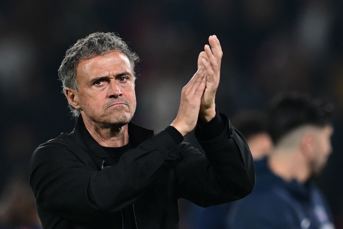 Paris Saint-Germain's Spanish headcoach Luis Enrique applauds the fans at the end of the UEFA Champions League semi-final second leg football match between Paris Saint-Germain (PSG) and Borussia Dortmund, at the Parc des Princes stadium in Paris on May 7, 2024. (Photo by MIGUEL MEDINA / AFP)
