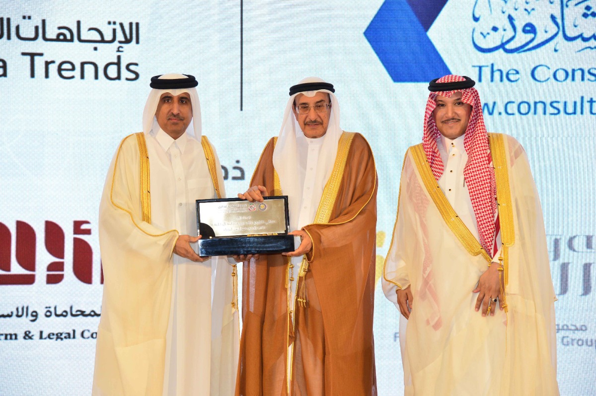 Bahrain's Deputy Prime Minister, H E Sheikh Khalid bin Abdullah Al Khalifa receives the center’s shield from Chairman of the Board of Directors of the Gulf Commercial Arbitration Center, Dr.Saleh bin Hamad  Al Sharqi.