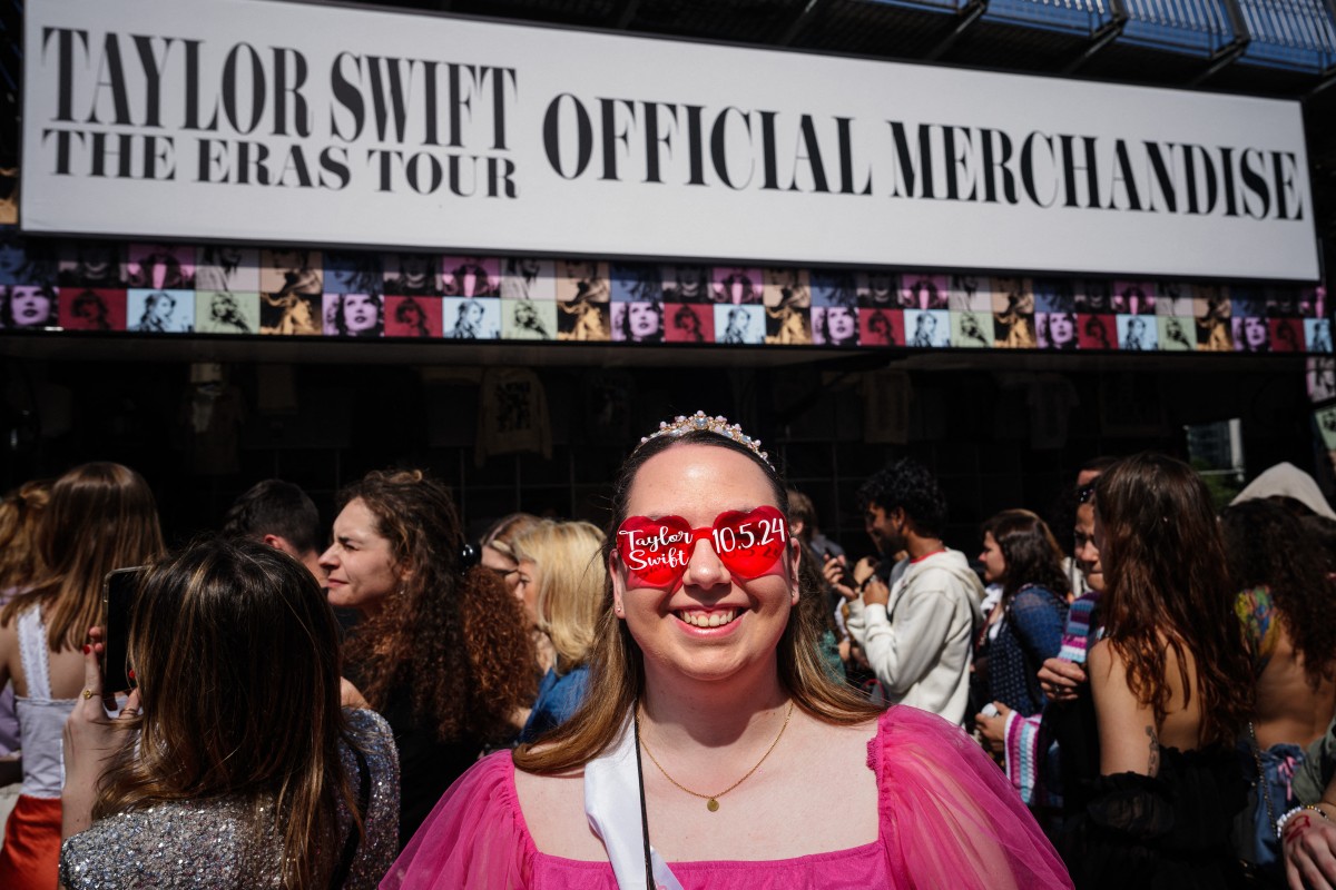 A fan of US singer and songwriter Taylor Alison Swift, also known as Taylor Swift, stands in a queue to attend the concert at the Paris La Defense Arena as part of her The Eras Tour, in Nanterre, north-western France, on May 10, 2024. (Photo by Dimitar DILKOFF / AFP)