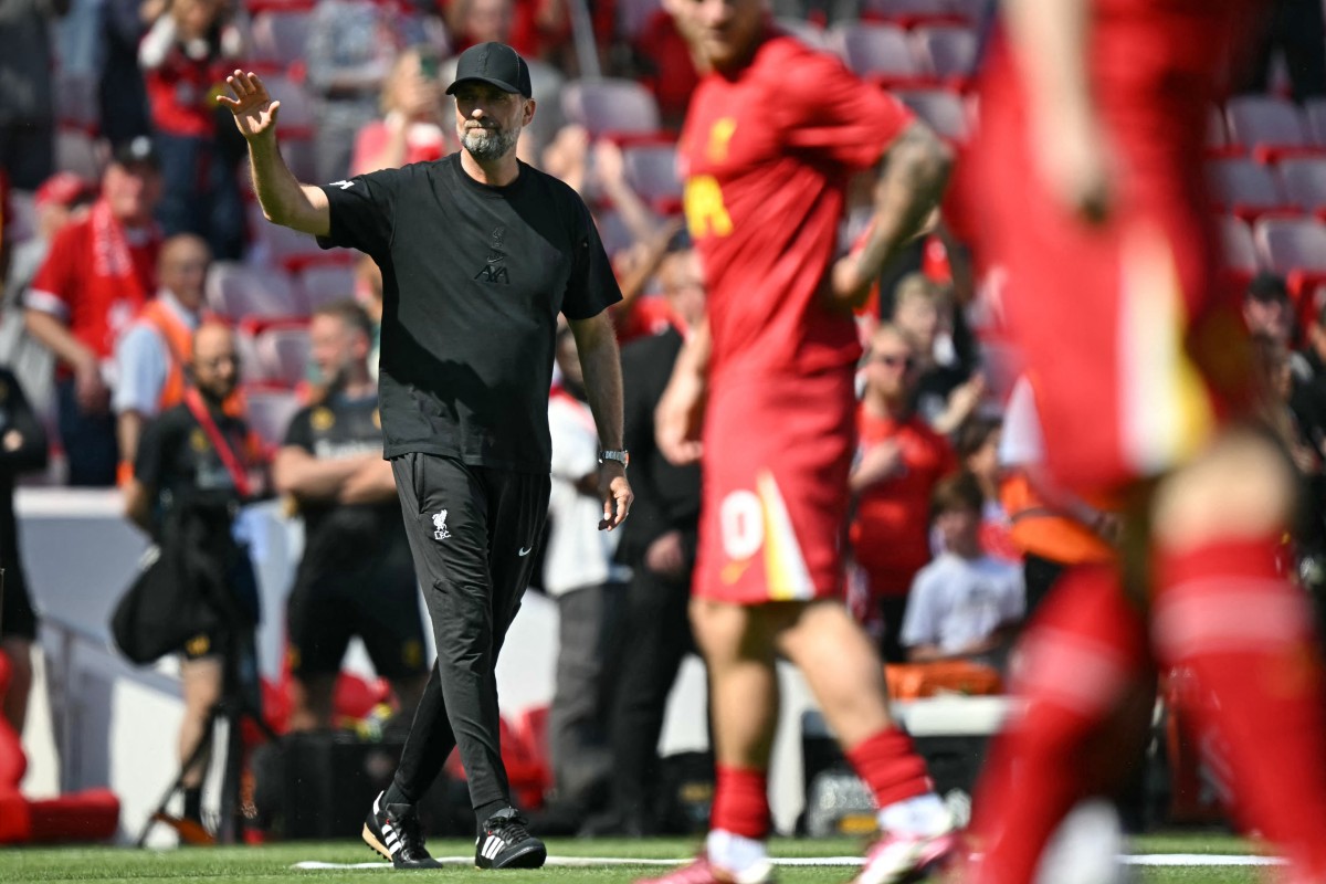 Liverpool's German manager Jurgen Klopp waves to fans as he checks out the conditions ahead of the English Premier League football match between Liverpool and Wolverhampton Wanderers at Anfield in Liverpool, north west England on May 19, 2024. Photo by Paul ELLIS / AFP