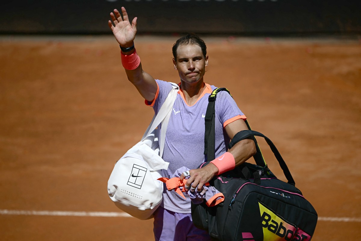 Spain's Rafael Nadal greets fans as he leaves the field after being defeated by Poland's Hubert Hurkacz during the Men's ATP Rome Open tennis tournament at Foro Italico in Rome on May 11, 2024. (Photo by Filippo MONTEFORTE / AFP)
