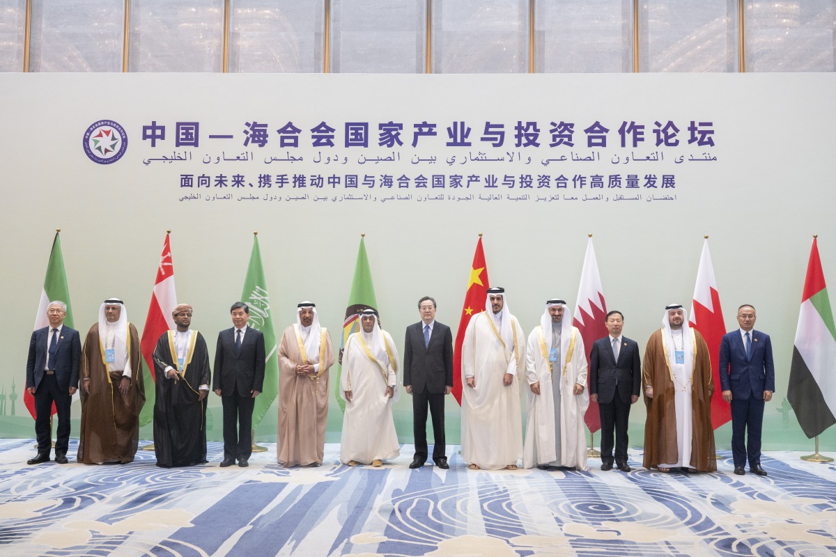 Minister of Commerce and Industry, H E Sheikh Mohammed bin Hamad bin Qassim Al Thani; First Vice Premier of the People’s Republic of China, Ding Xuexiang; with other dignitaries during the First Industry and Investment Cooperation Forum between GCC and China.