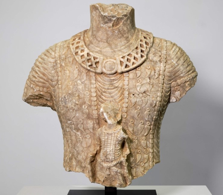 This handout photograph released on May 21, 2024, by the Swiss Federal Office of Culture shows a torso fragment from the monumental statue of a king discovered during excavations carried out in 1959 in Hatra and dated from the second - third centuries AD. (Photo by Handout / Swiss Federal Office of Culture / AFP) 