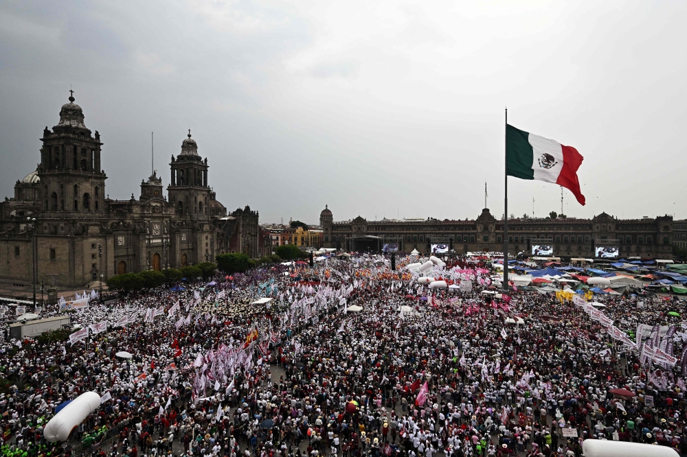 General view of the Mexico's presidential candidate for the ruling Morena party Claudia Sheinbaum campaign closing rally, at the Zocalo square in Mexico City on May 29, 2024. (Photo by Pedro Pardo / AFP)