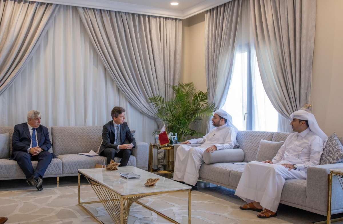 Minister of State at the Ministry of Foreign Affairs H E Dr. Mohammed bin Abdulaziz bin Saleh Al Khulaifi meeting Deputy Foreign Minister of Argentina H E Leopoldo Francisco Sahores in Doha yesterday.
