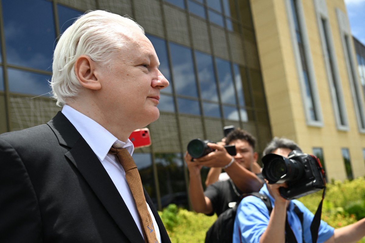 WikiLeaks founder Julian Assange leaves the US Federal Courthouse in the Commonwealth of the Northern Mariana Islands in Saipan, Northern Mariana Islands, on June 26, 2024. Photo by Yuichi YAMAZAKI / AFP.