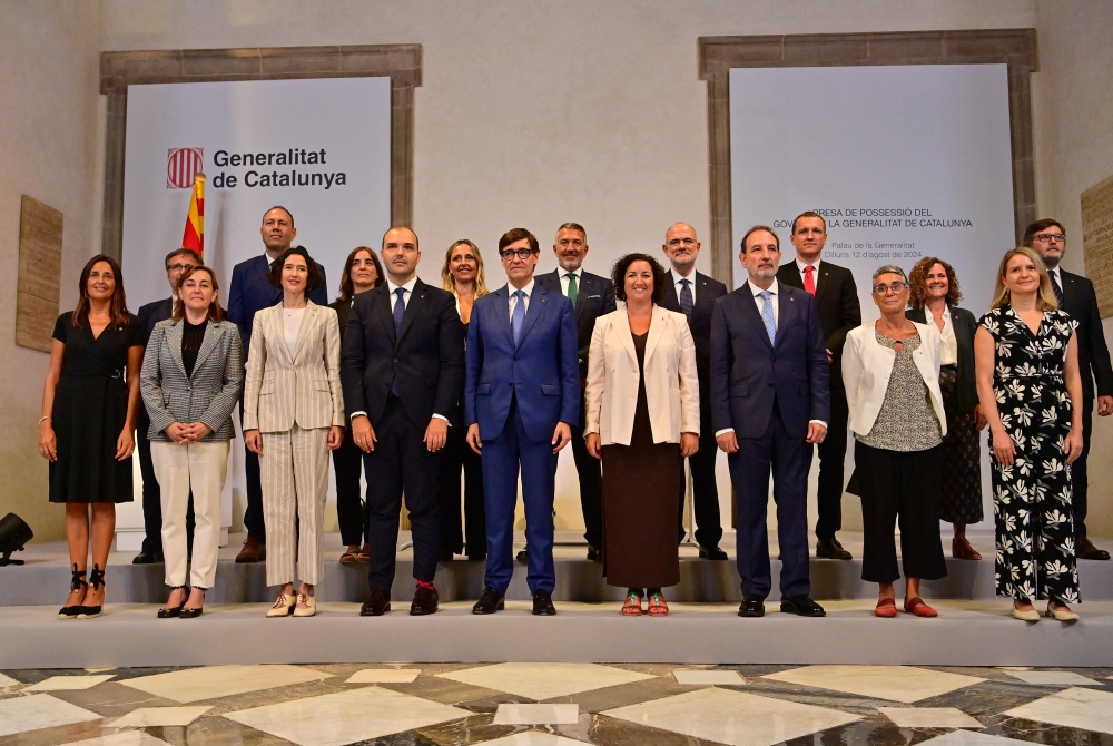 Newly elected Catalonia's regional government head Salvador Illa (C) and regional government members pose on August 12, 2024 at the Palau de la Generalitat in Barcelona, as the new Government of Catalonia take office. (Photo by MANAURE QUINTERO / AFP)
