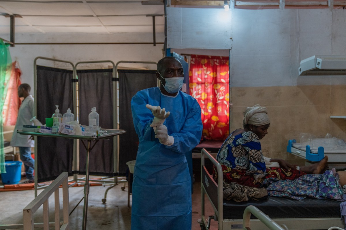 A nurse adjusts his gloves in a mpox ward at the Kavumu hospital, 30 km north of Bukavu in eastern Democratic Republic of Congo, August 24, 2024. Photo by Glody MURHABAZI / AFP.