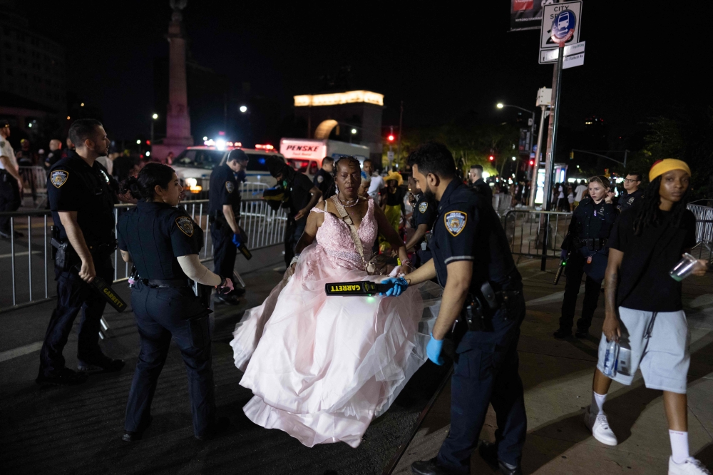 NYPD officers perform security checks as people arrive for the annual street party J'ouvert on September 2, 2024 in New York City. (Photo by Adam Gray / GETTY IMAGES NORTH AMERICA / Getty Images via AFP)
