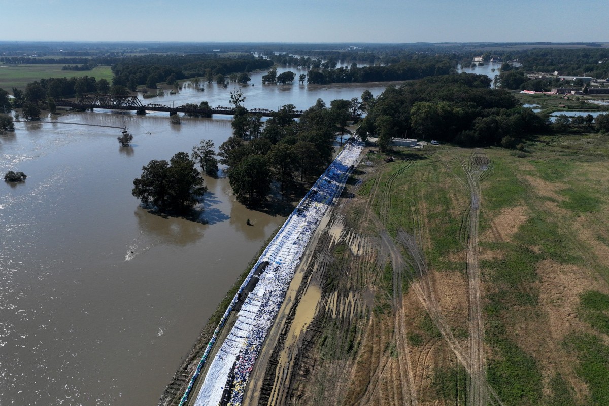 This aerial photograph taken on September 21, 2024 shows the bank of the Oder river protected with sandbags against the floods in Brzeg Dolny. Photo by Sergei GAPON / AFP