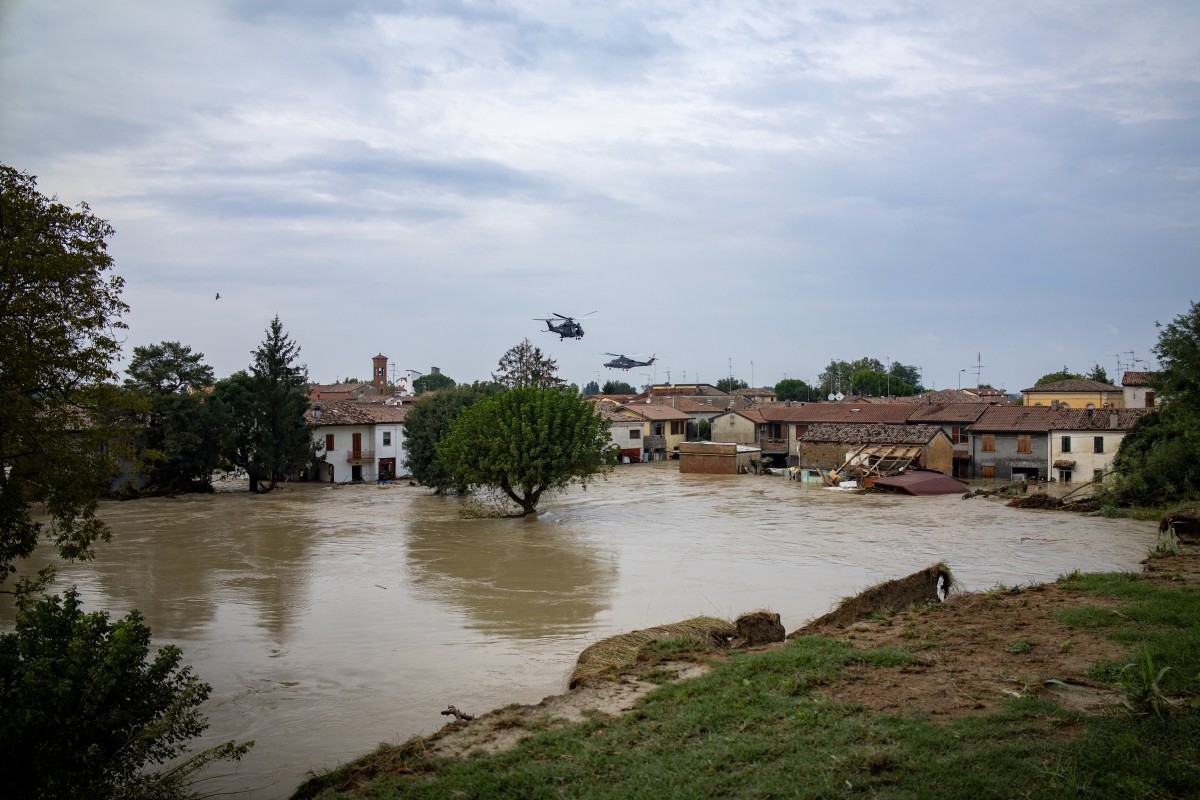 People are evacuated by helicopters of the Italian Air Force during floods in the small village of Traversara, on September 19, 2024. Photo by Federico SCOPPA / AFP