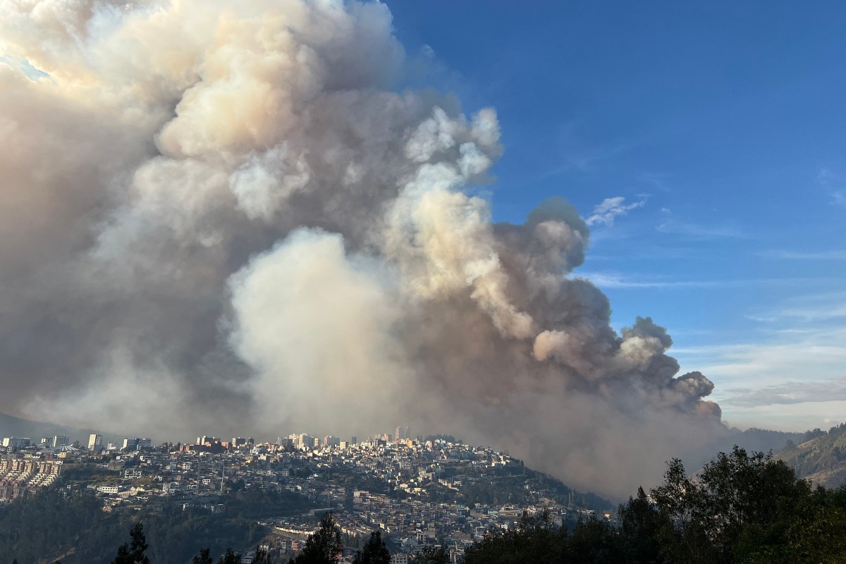Smoke from a wildfire is seen in Quito on September 24, 2024. Photo by Galo PAGUAY / AFP