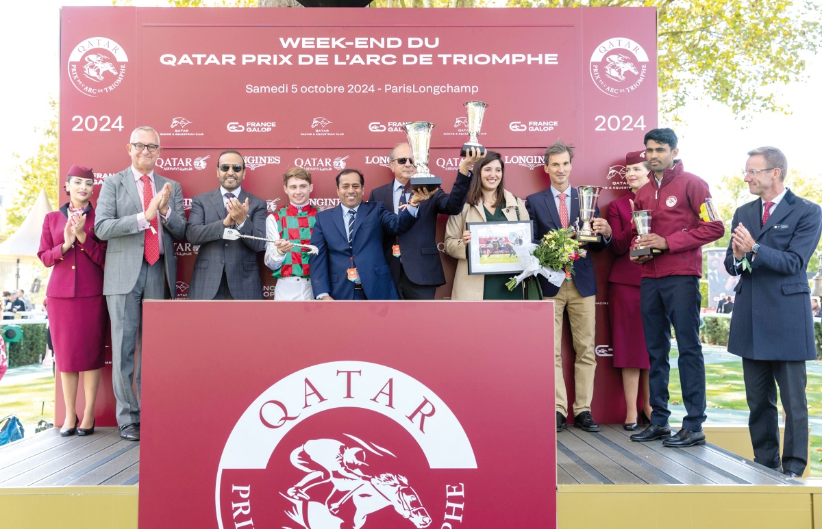 QREC Chairman Issa bin Mohammed Al Mohannadi crowned the winners of the Gr1 PA Qatar Arabian Trophy des Juments won by Are’ej.
