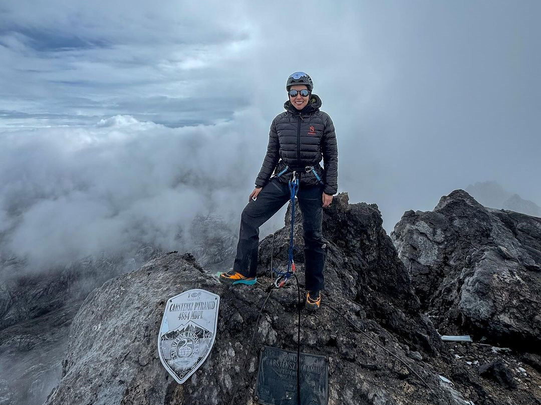 Sheikha Asma bint Thani Al-Thani atop the Castensz Pyramid