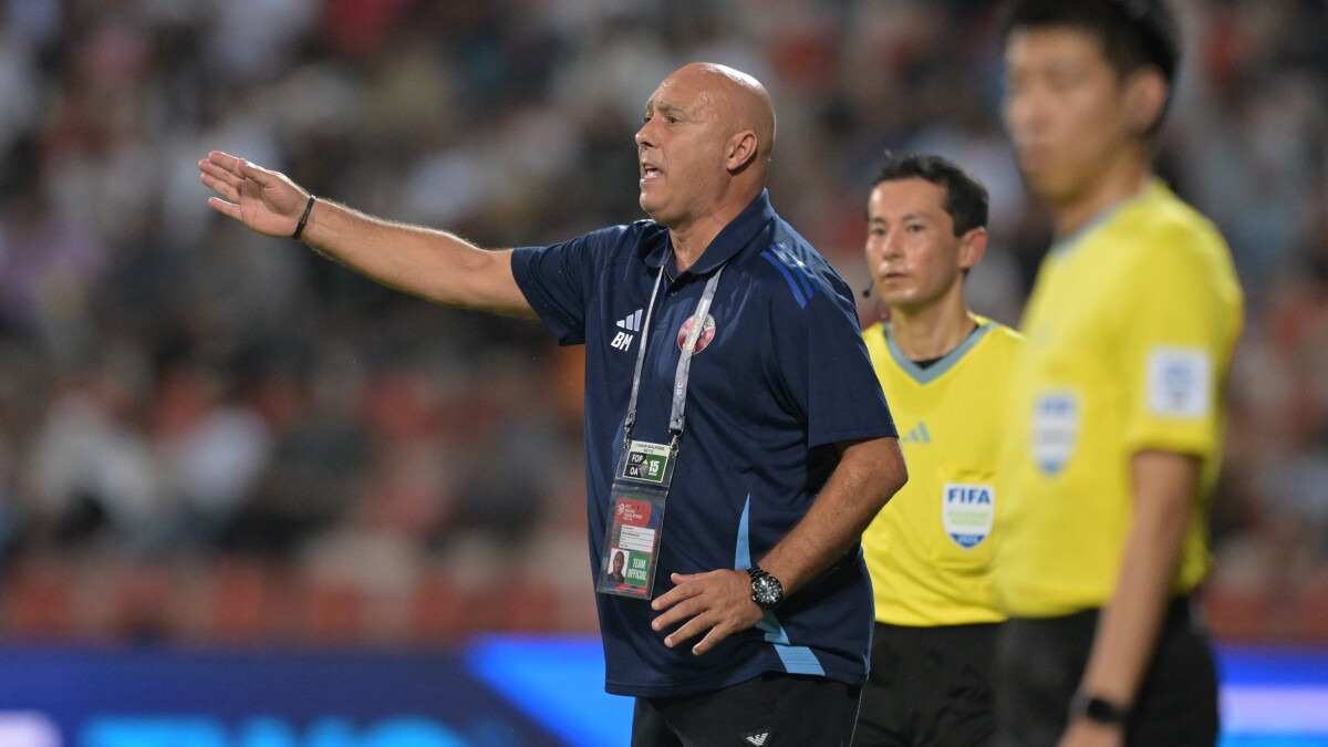 Qatar coach Marquez Lopez reacts during match against Iran. 