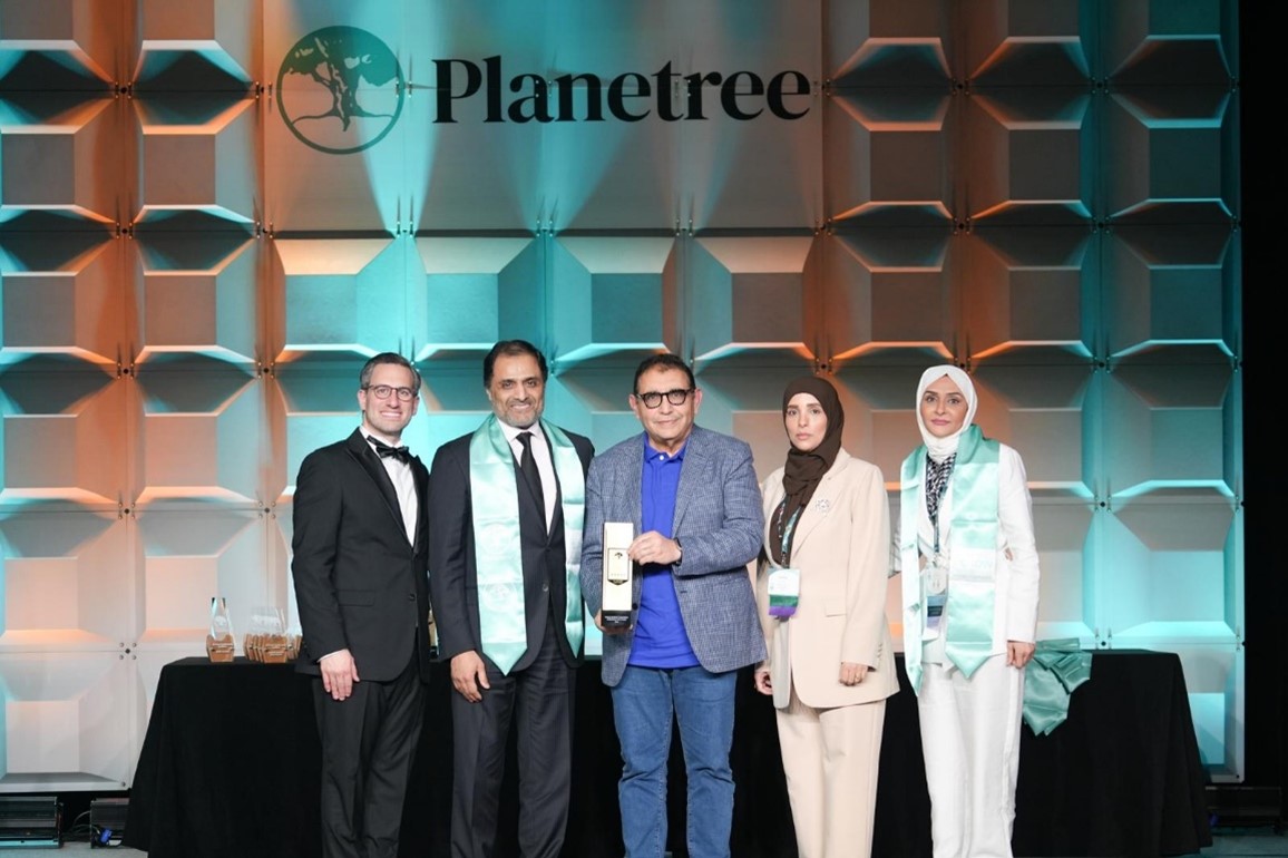 HMC leaders who were Planetree Award recipients with Planetree International officials during the event. 
