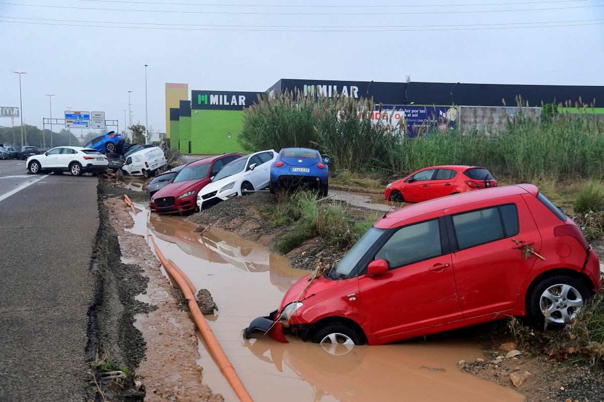 Cars piled due to mudslide following floods are pictured in Picuana, near Valencia, eastern Spain, on October 30, 2024. Floods triggered by torrential rains in Spain's eastern Valencia region has left 51 people dead, rescue services said on October 30. Photo by Jose Jordan / AFP.