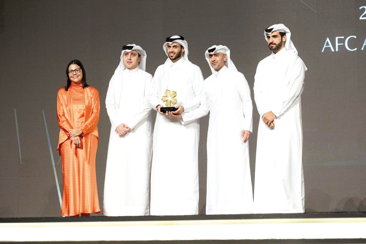 The local Organizing Committee officials receiving an award.