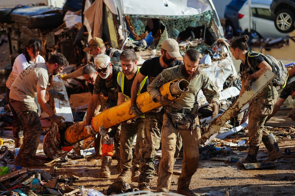 Members of Spain's military clear debris from streets on November 2, 2024, in the aftermath of deadly floods in the town of Benetusser, in the region of Valencia, eastern Spain. Photo by Manaure Quintero / AFP.