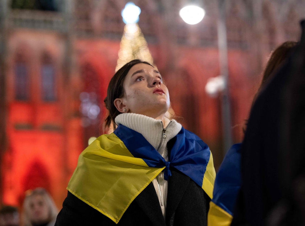 A woman attends a protest to show solidarity with Ukraine shows marking of 1000 days of the start of the war in Ukraine, placed at city center in Vienna, Austria on November 19, 2024. (Photo by Joe Klamar / AFP)