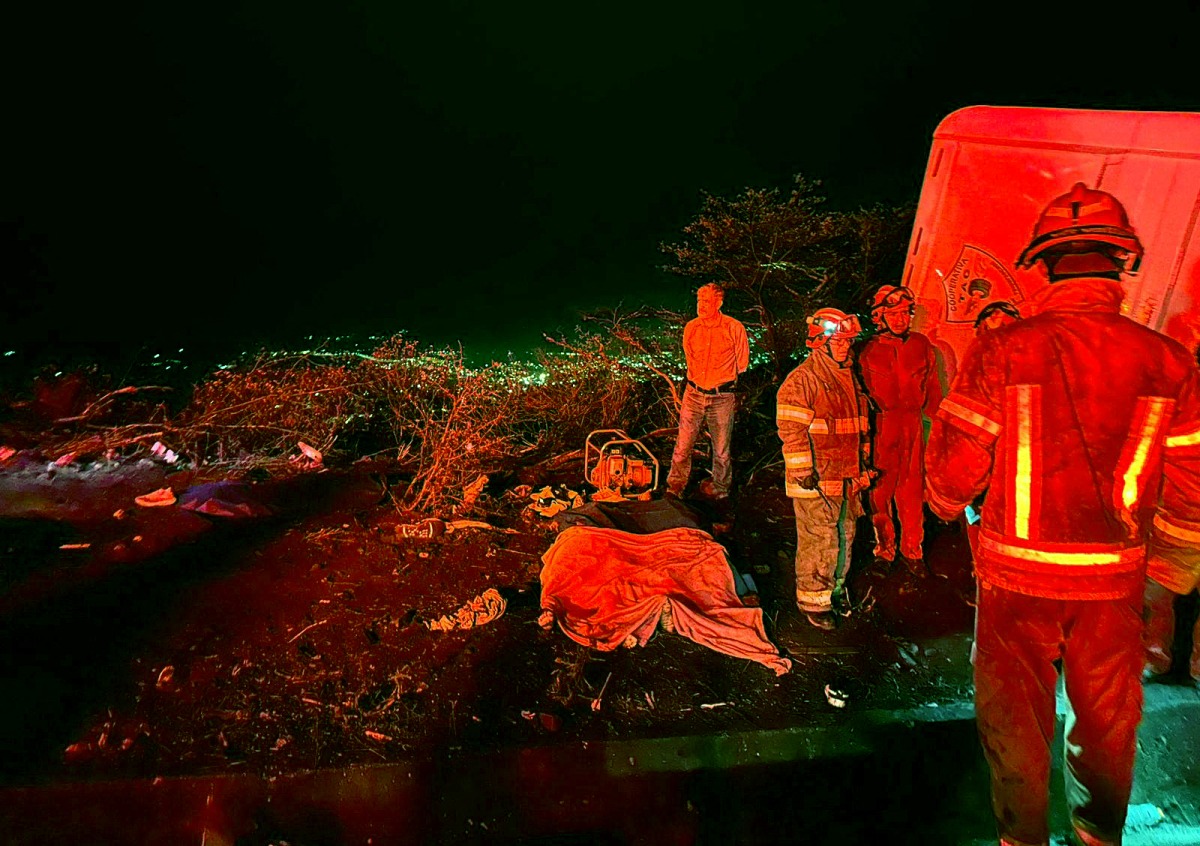 Handout picture released by Ecu911 relief organisation on December 7, 2024 showing the site of the bus crash which left at least 16 people dead and eight others injured, in the road linking the Andean cities of Loja and Catamayo, in Loja province, Ecuador-Peru, on December 6, 2024. (Photo by Handout / ECU911 / AFP)
