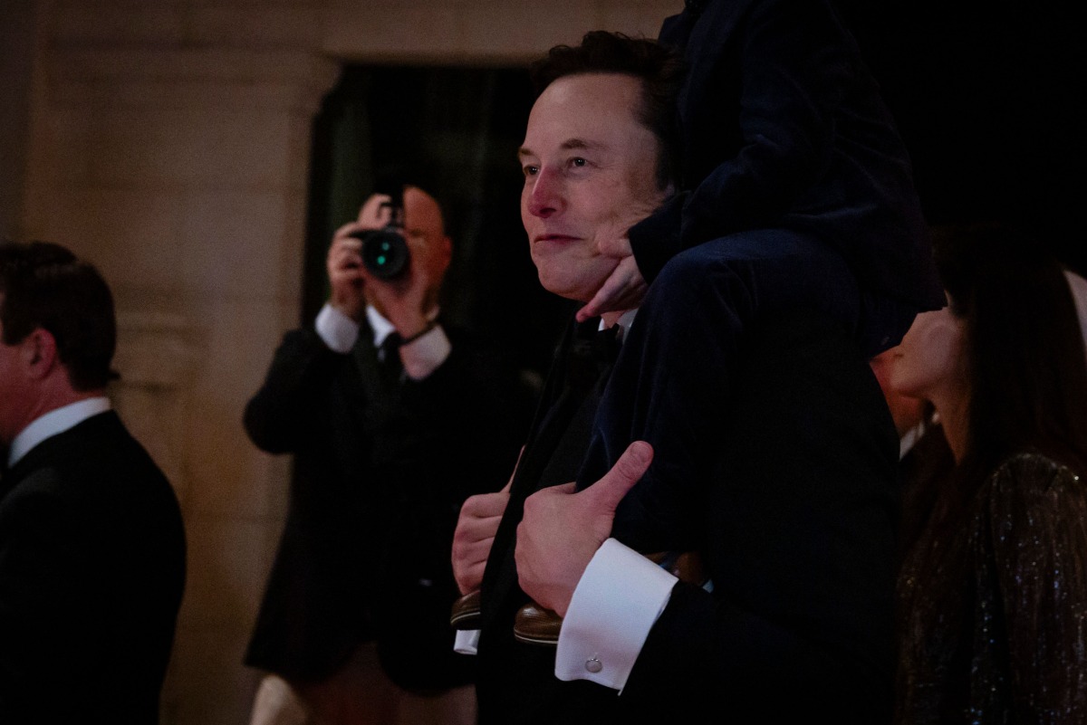 Tesla CEO Elon Musk arrives on New Year's Eve at Mar-A-Lago club on December 31, 2024 in Palm Beach, Florida. (Photo by Eva Marie Uzcategui / GETTY IMAGES NORTH AMERICA / Getty Images via AFP)

