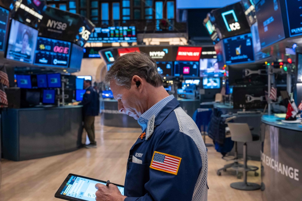 Traders work on the floor of the New York Stock Exchange (NYSE) on the first day of trading of the new year on January 02, 2025 in New York City.(Photo by Spencer Platt/Getty Images/AFP)