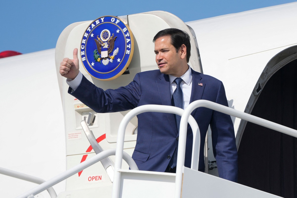 US Secretary of State Marco Rubio boards a plane en route to El Salvador at Panama Pacifico International Airport in Panama City on February 3, 2025. (Photo by Mark Schiefelbein / Pool AP / AFP)
